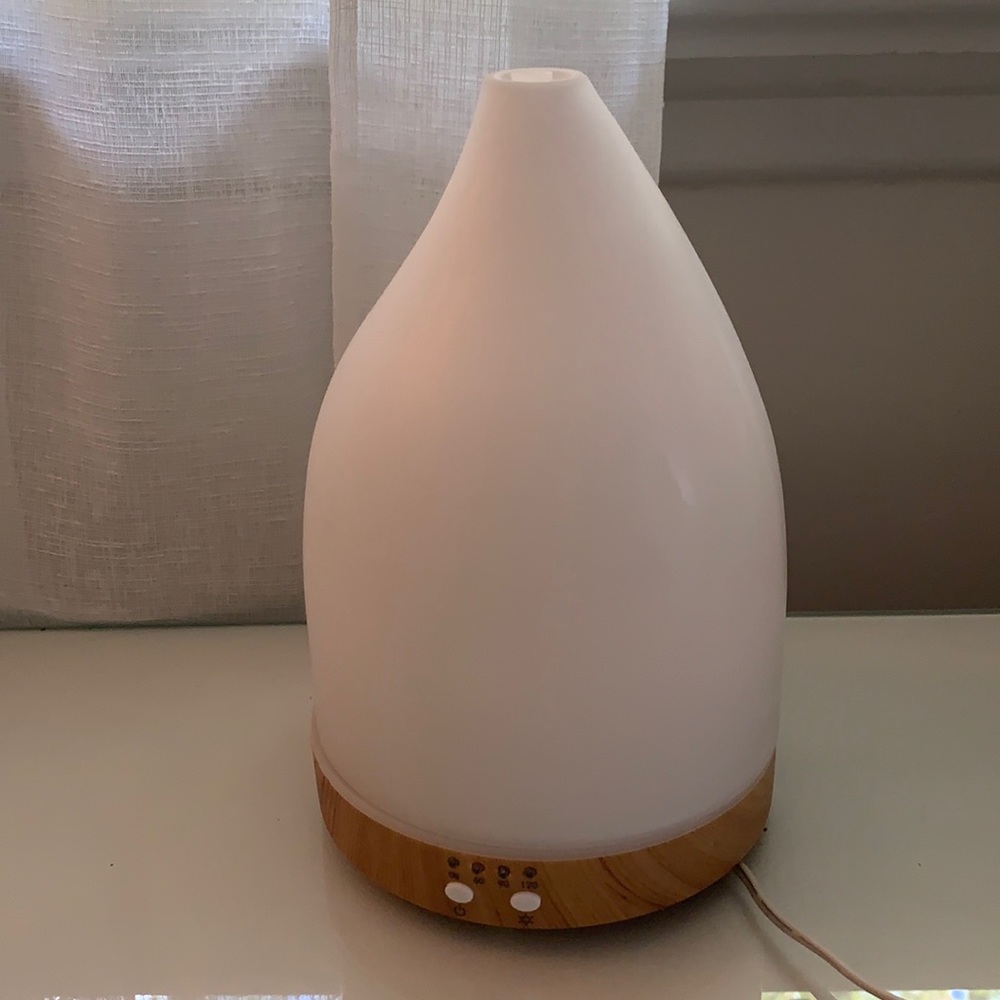 Essential Oil Light Changing Diffuser